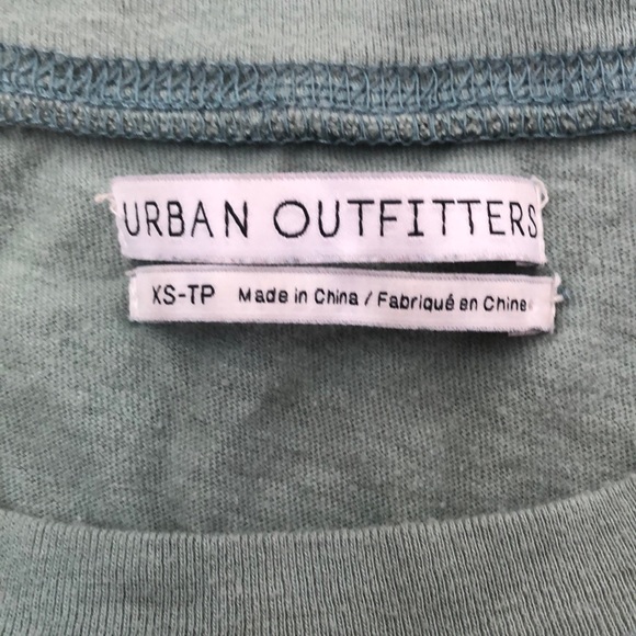 URBAN OUTFITTERS cropped t-shirt - Picture 2 of 2